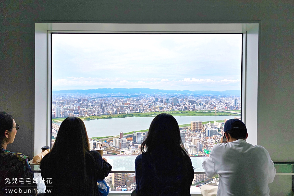 大阪景點【梅田藍天大廈空中庭園展望台】超美高空夜景＆不限時景觀咖啡廳，大阪周遊卡免費景點 @兔兒毛毛姊妹花