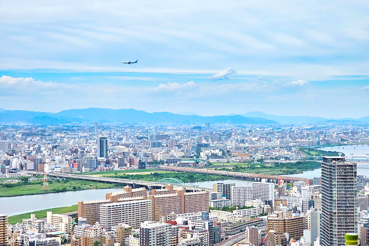 大阪景點【梅田藍天大廈空中庭園展望台】超美高空夜景＆不限時景觀咖啡廳，大阪周遊卡免費景點 @兔兒毛毛姊妹花