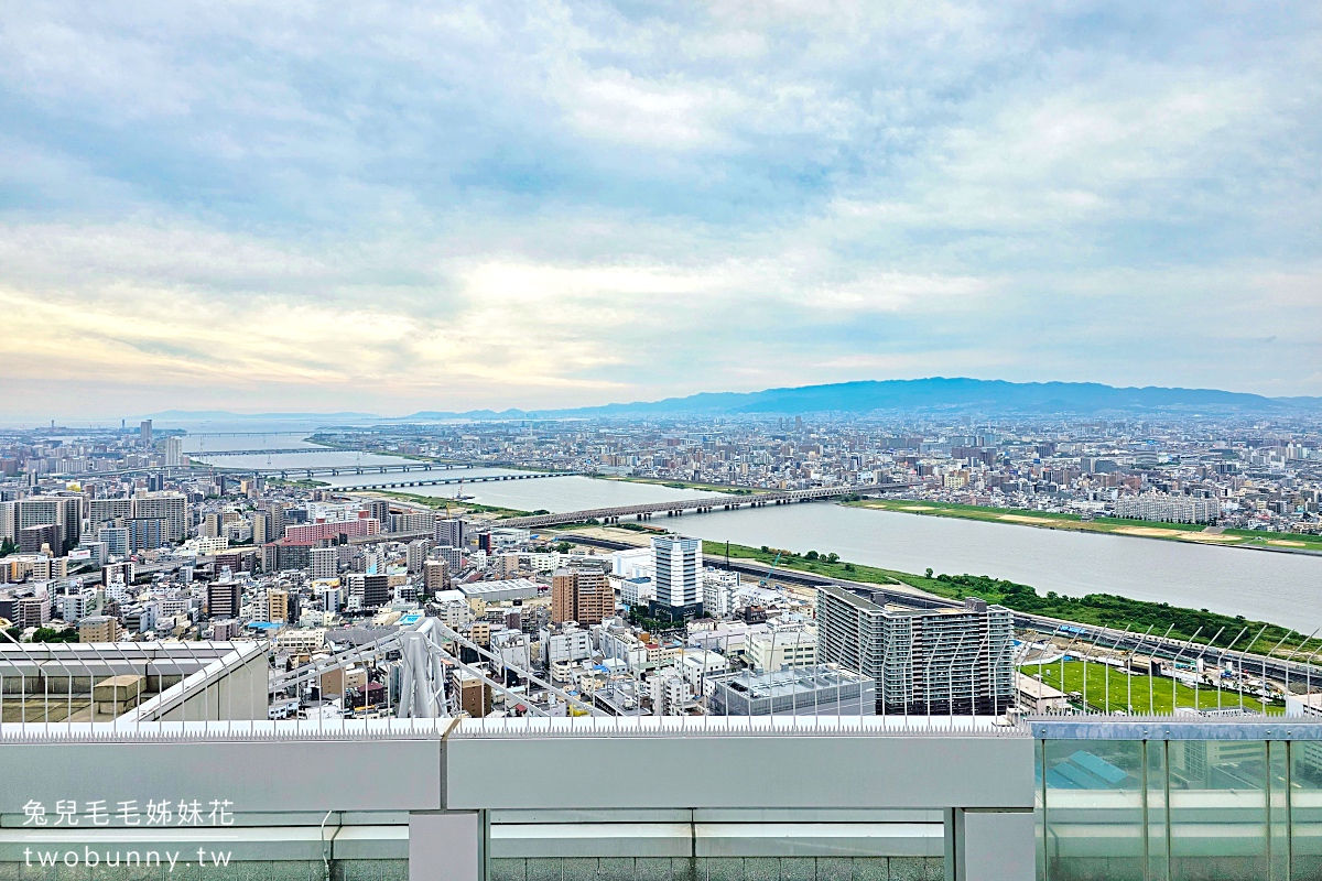 大阪景點【梅田藍天大廈空中庭園展望台】超美高空夜景＆不限時景觀咖啡廳，大阪周遊卡免費景點 @兔兒毛毛姊妹花