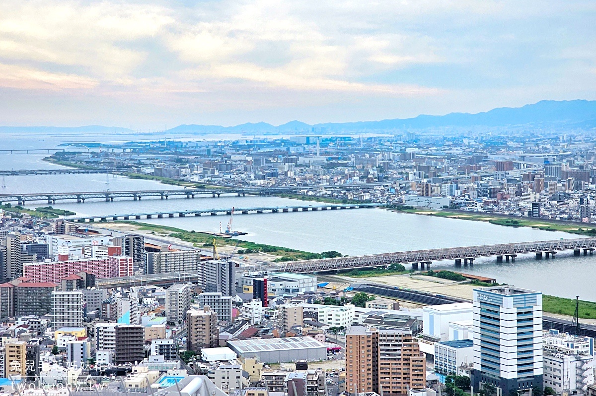 大阪景點【梅田藍天大廈空中庭園展望台】超美高空夜景＆不限時景觀咖啡廳，大阪周遊卡免費景點 @兔兒毛毛姊妹花