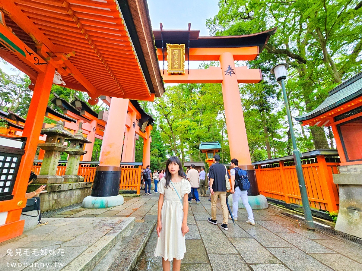 京都景點》伏見稻荷大社～京都必打卡千本鳥居長廊，必吃鳥居抹茶冰、必買狐狸御守 @兔兒毛毛姊妹花