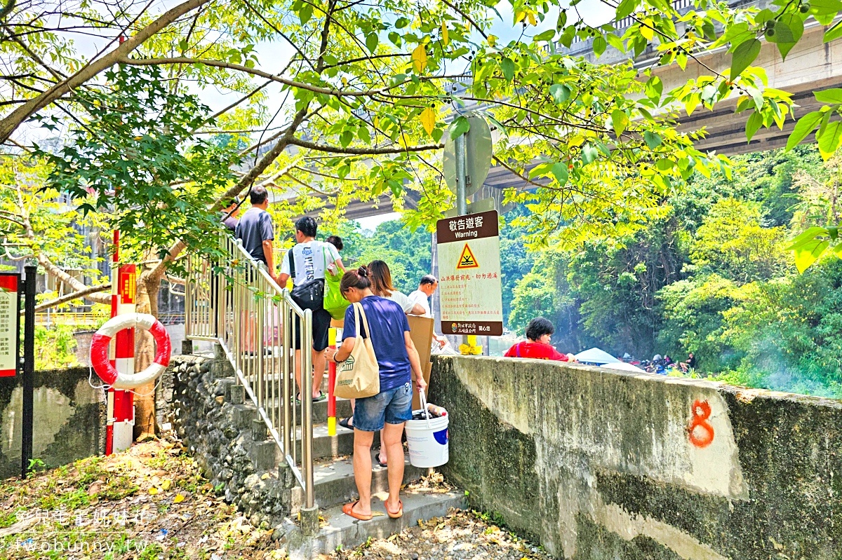 三峽景點》東眼橋親水遊憩區～大豹溪東眼瀑布免費戲水區，免費停車、有救生員的烤肉勝地 @兔兒毛毛姊妹花