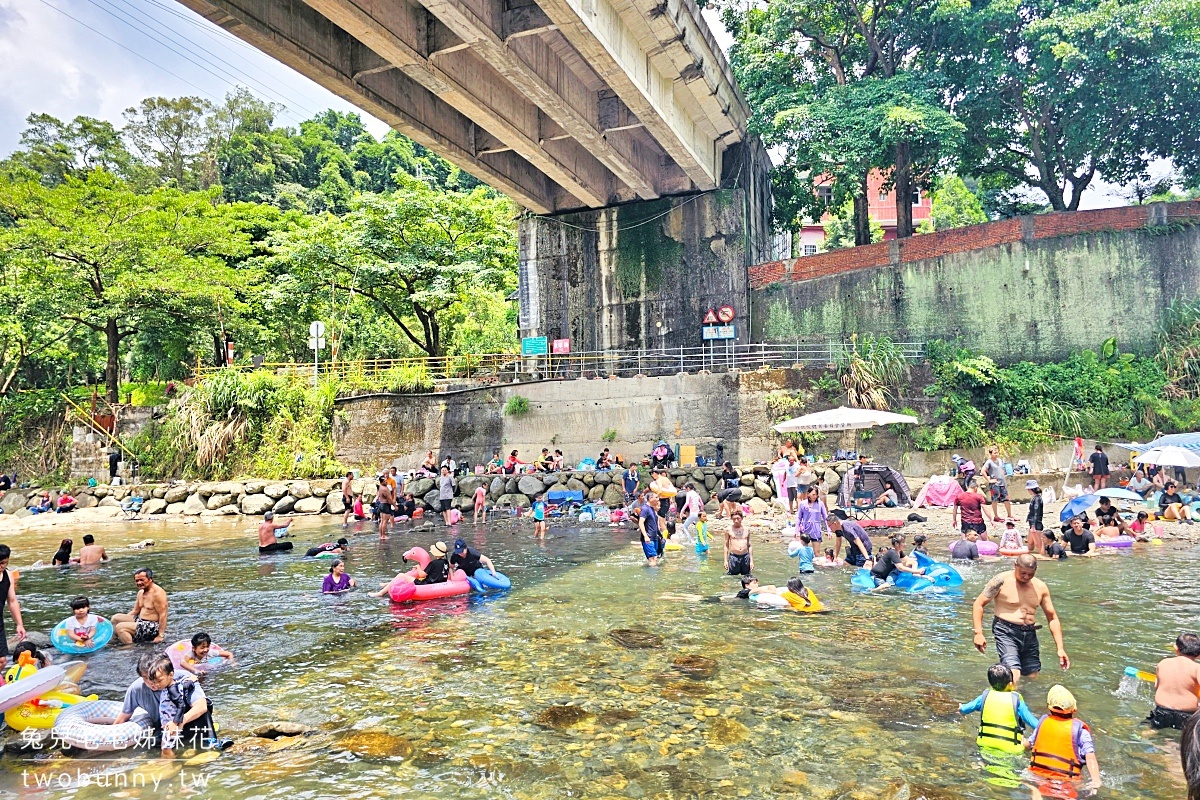 三峽景點》東眼橋親水遊憩區～大豹溪東眼瀑布免費戲水區，免費停車、有救生員的烤肉勝地 @兔兒毛毛姊妹花