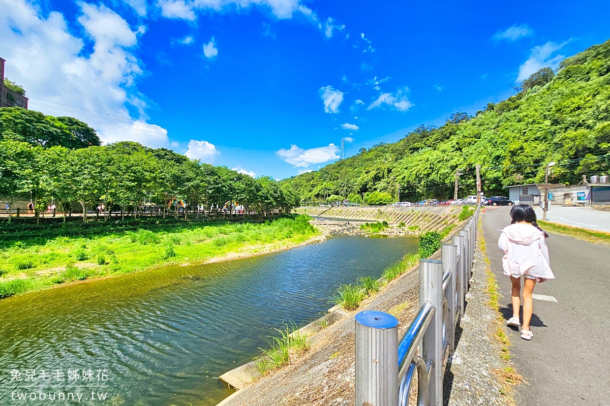 暖暖親水公園｜基隆玩水景點超嗨噴水步道、彩虹水池滑梯，大台北免費戲水好地方 @兔兒毛毛姊妹花