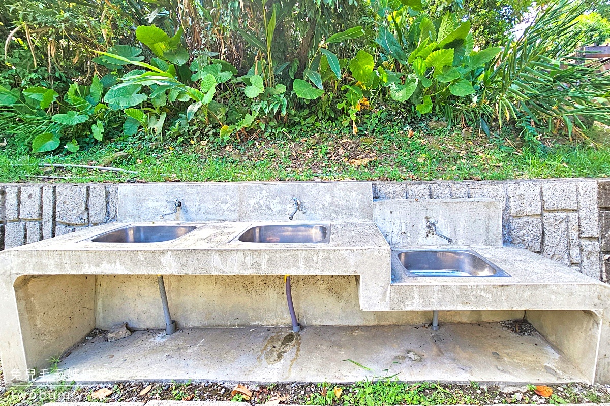 暖暖親水公園｜基隆玩水景點超嗨噴水步道、彩虹水池滑梯，大台北免費戲水好地方 @兔兒毛毛姊妹花