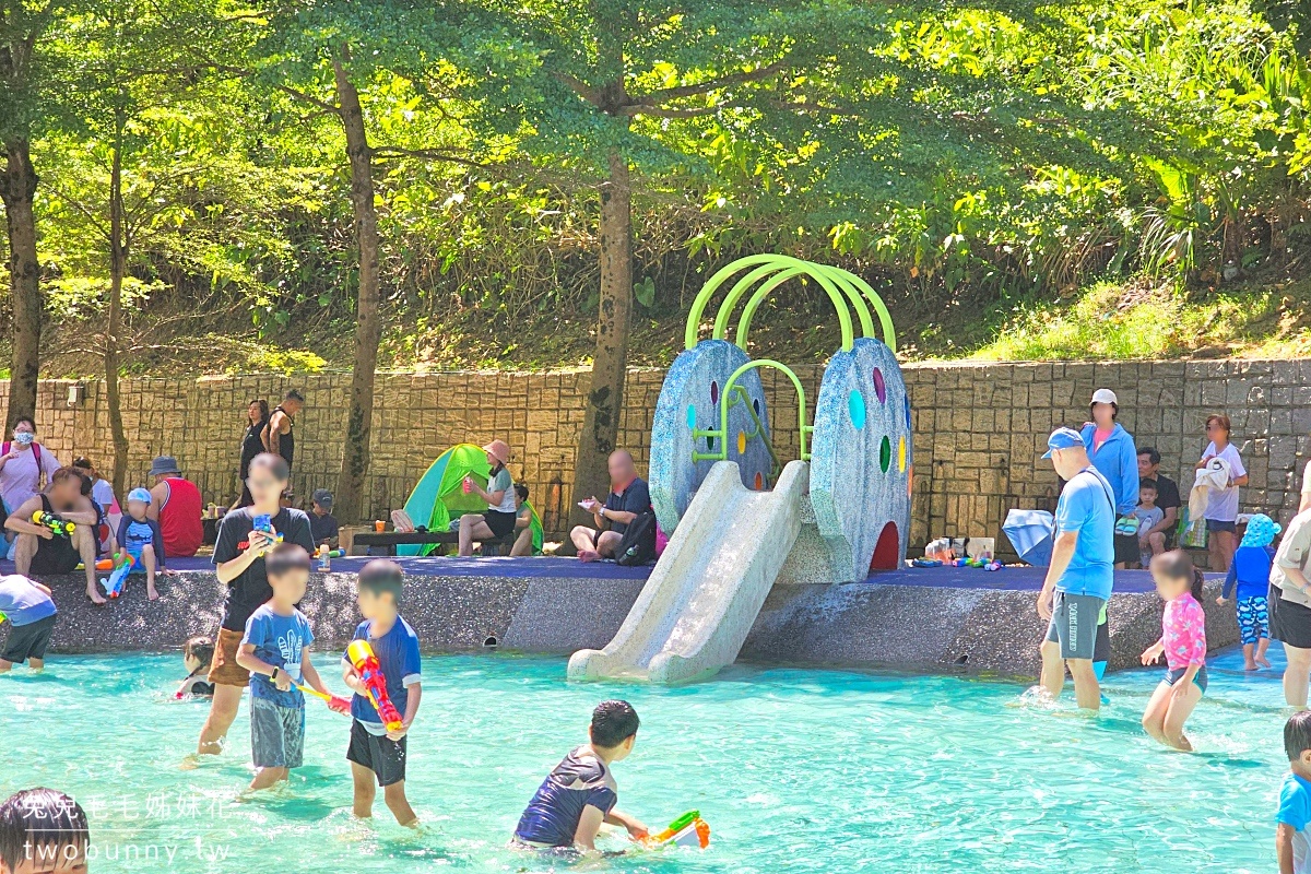 暖暖親水公園｜基隆玩水景點超嗨噴水步道、彩虹水池滑梯，大台北免費戲水好地方 @兔兒毛毛姊妹花