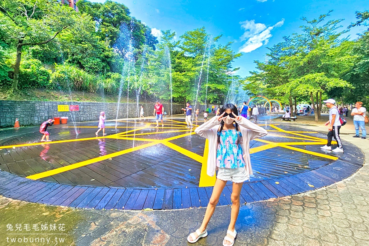 暖暖親水公園｜基隆玩水景點超嗨噴水步道、彩虹水池滑梯，大台北免費戲水好地方 @兔兒毛毛姊妹花