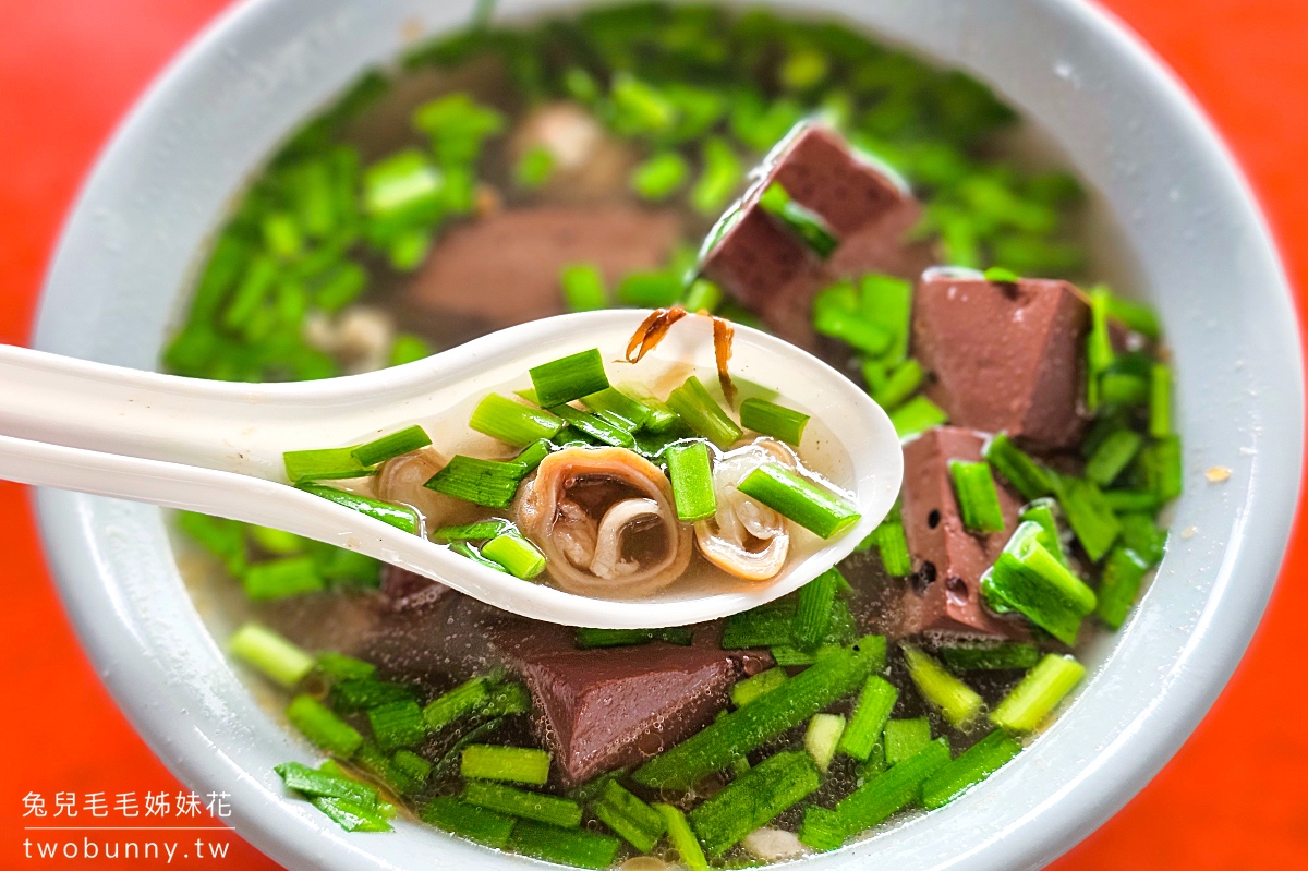 花蓮美食【鳳林停車場臭豆腐】鳳林韭菜臭豆腐酥脆好吃，滿滿韭菜有夠香 @兔兒毛毛姊妹花