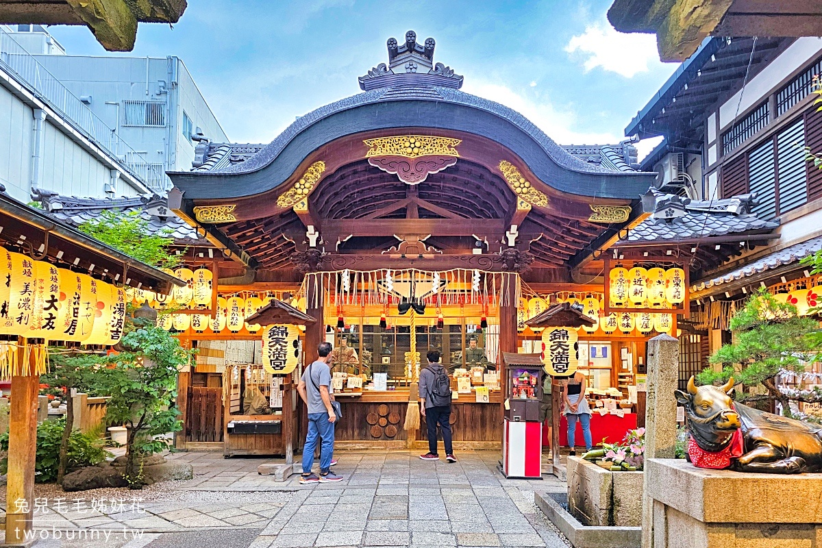 京都景點》錦天滿宮～錦市場旁求學問智慧的好拍小神社，限定版 Hello Kitty 御守必買 @兔兒毛毛姊妹花