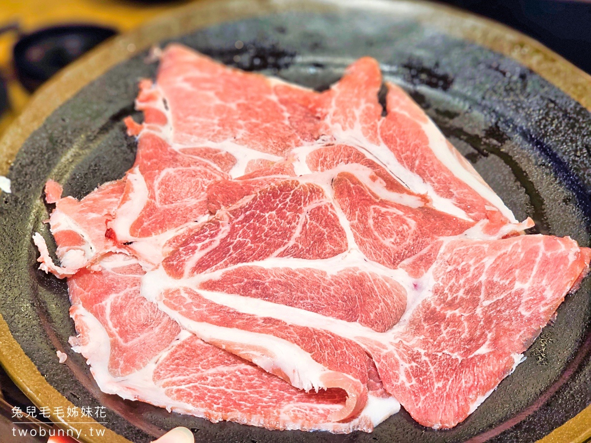 台北吃到飽》燒肉殿～忠孝復興站超高CP值燒肉吃到飽，海鮮豐富、專人代烤冰淇淋和年糕 @兔兒毛毛姊妹花