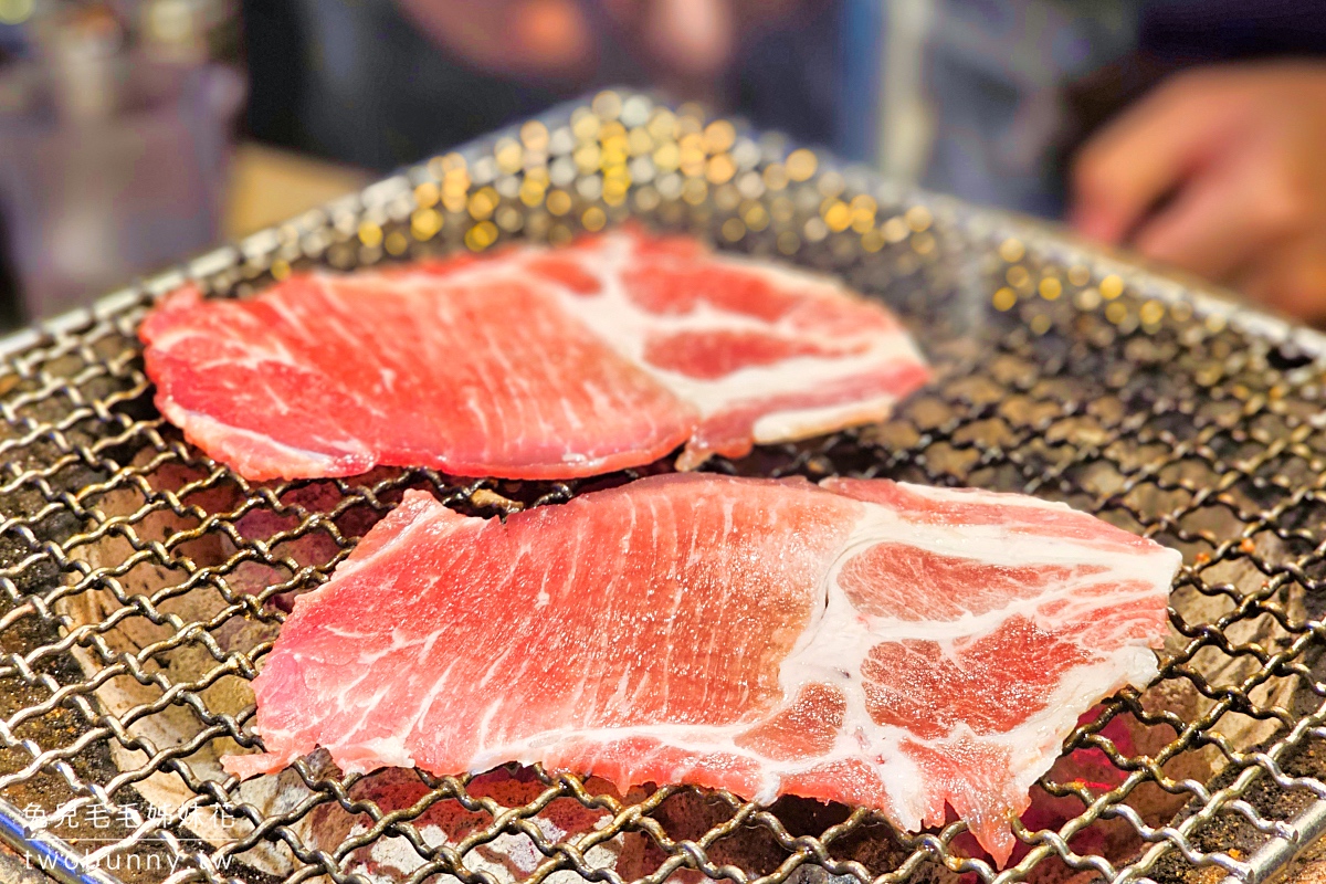 台北吃到飽》燒肉殿～忠孝復興站超高CP值燒肉吃到飽，海鮮豐富、專人代烤冰淇淋和年糕 @兔兒毛毛姊妹花