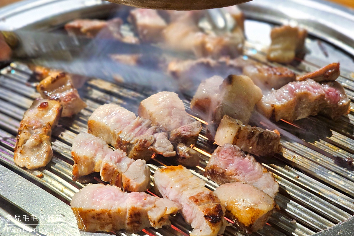 劍南路美食》Meat Love橡木炭火韓國烤肉～小菜吃到飽，桌邊服務專人代烤｜美麗華美食 @兔兒毛毛姊妹花