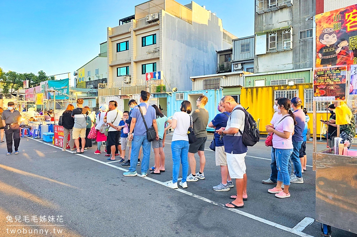 桃園龍潭美食【北港蔡媽媽麻油雞飯】龍潭夜市必吃美食，現炒油飯有夠香，還沒開攤就排隊 @兔兒毛毛姊妹花