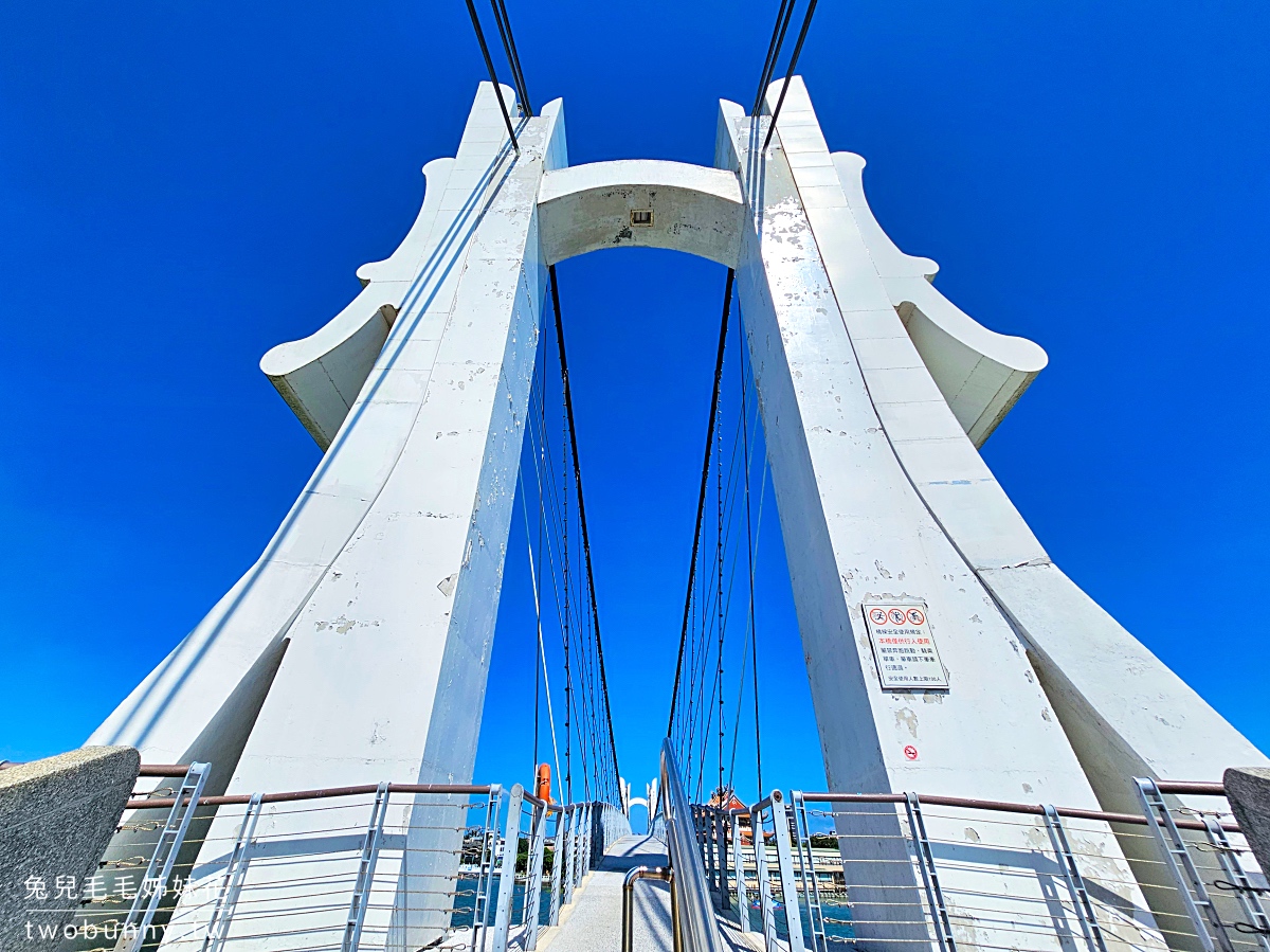 龍潭大池｜桃園免費景點走吊橋、踩天鵝船，還有兒童遊戲場、兒童戲水區可以遛小孩 @兔兒毛毛姊妹花