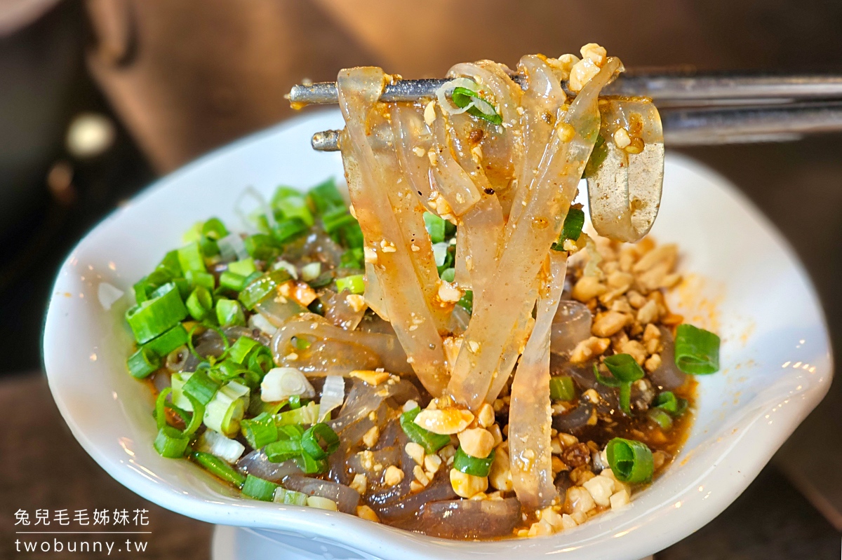 小巨蛋美食【紅九九個人麻辣鴛鴦鍋】一個人就能吃麻辣鴛鴦鍋，商業午餐很划算 @兔兒毛毛姊妹花