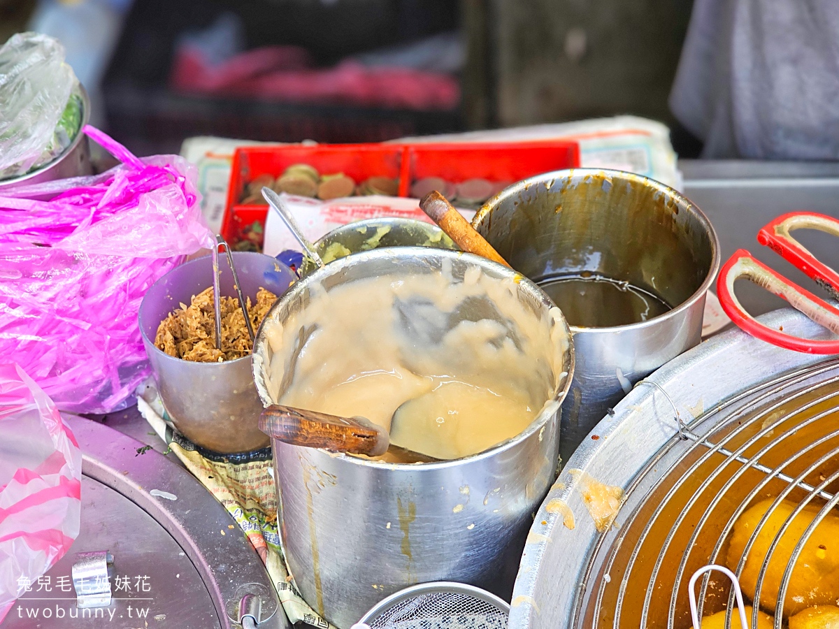 南京三民美食【彰化肉圓魷魚羹】南京公寓市場排隊老店，肉圓、魷魚羹、豬腸湯都美味 @兔兒毛毛姊妹花