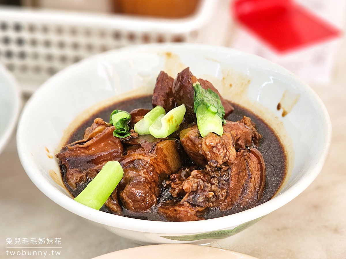 沙巴美食【金沙園生肉麵】亞庇加雅街必吃老字號豬雜湯，配個乾撈麵、三酸汁超滿足 @兔兒毛毛姊妹花