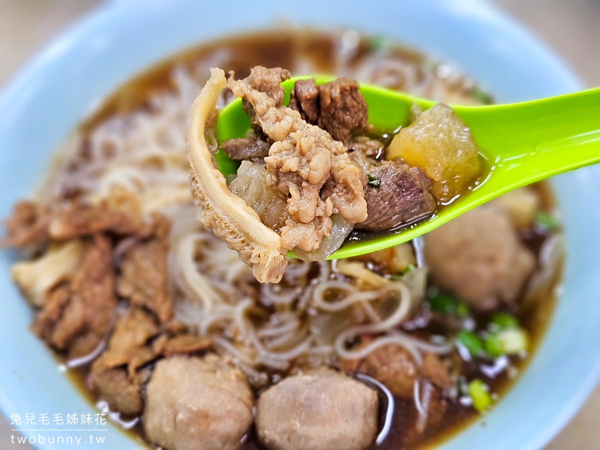 沙巴美食【怡豐茶室】Kedai Kopi Yee Fung～亞庇加雅街必吃叻沙王，大推怡豐牛雜 @兔兒毛毛姊妹花