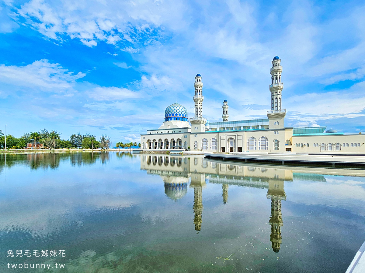 沙巴景點【水上清真寺 City Mosque】亞庇必訪最夢幻水上伊斯蘭教堂，夕陽倒影美炸 @兔兒毛毛姊妹花