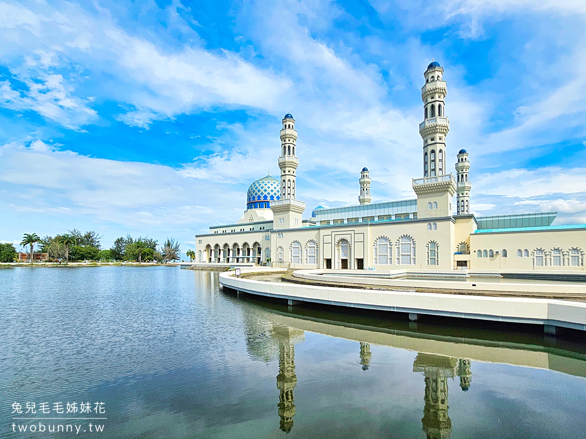 沙巴景點【水上清真寺 City Mosque】亞庇必訪最夢幻水上伊斯蘭教堂，夕陽倒影美炸 @兔兒毛毛姊妹花