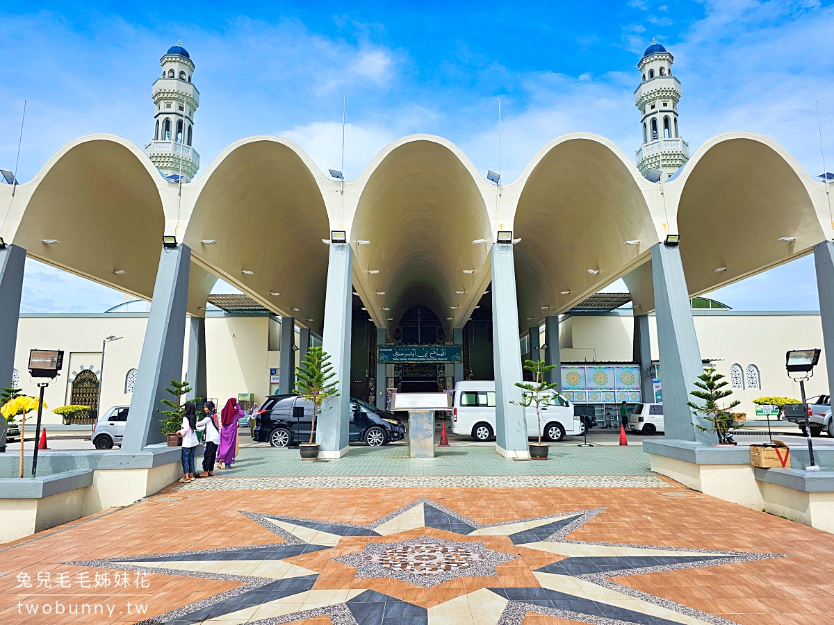 沙巴景點【水上清真寺 City Mosque】亞庇必訪最夢幻水上伊斯蘭教堂，夕陽倒影美炸 @兔兒毛毛姊妹花