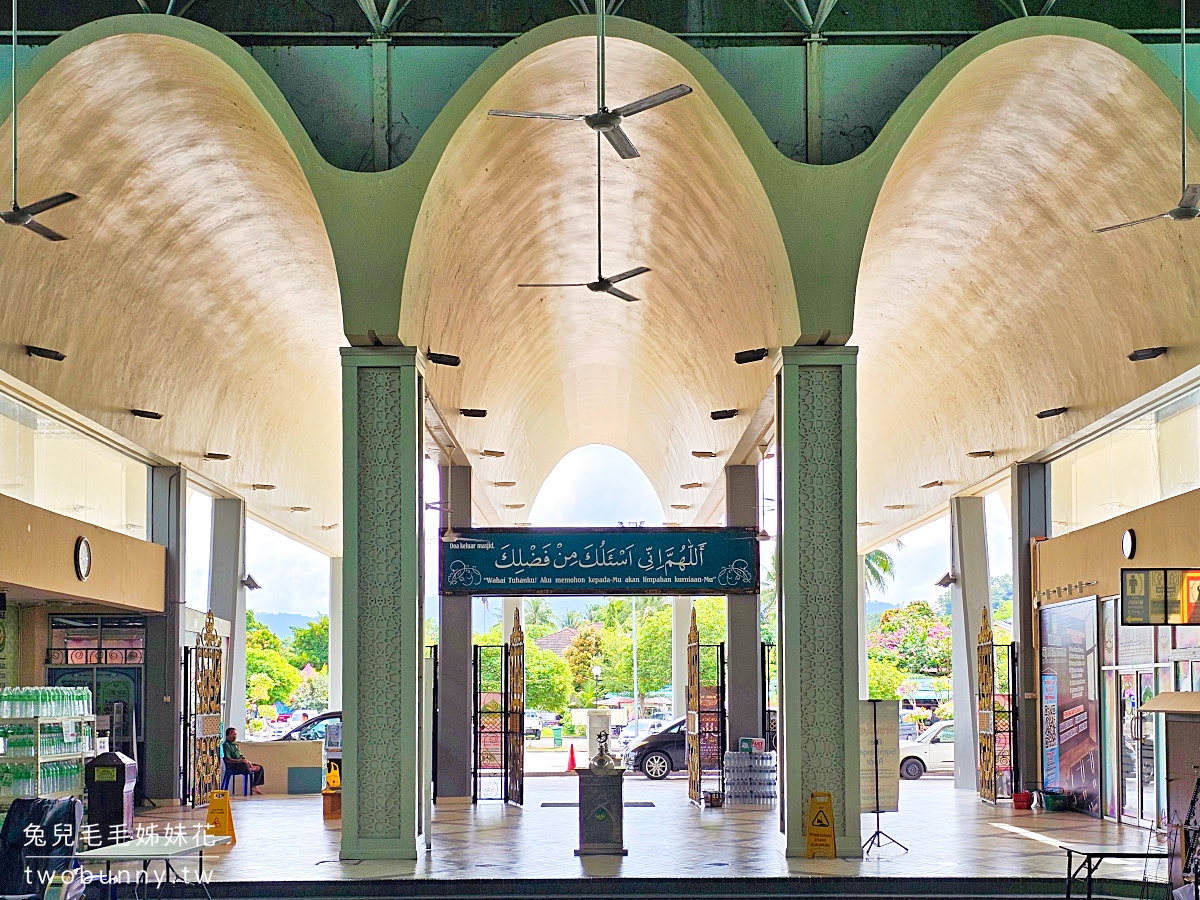 沙巴景點【水上清真寺 City Mosque】亞庇必訪最夢幻水上伊斯蘭教堂，夕陽倒影美炸 @兔兒毛毛姊妹花