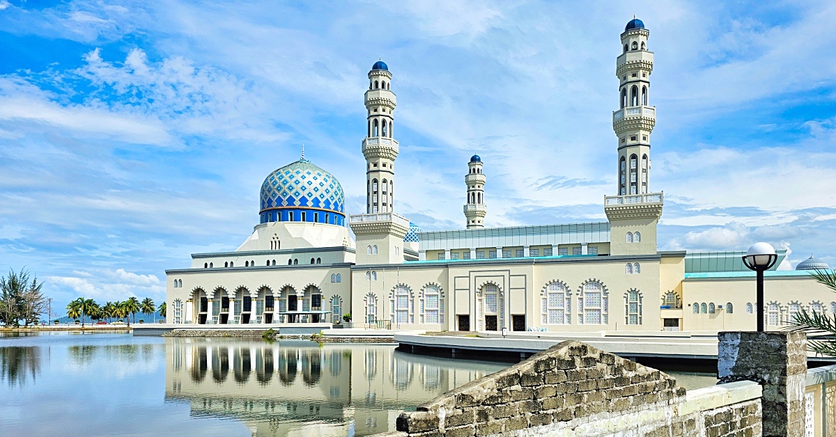 沙巴景點【水上清真寺 City Mosque】亞庇必訪最夢幻水上伊斯蘭教堂，夕陽倒影美炸 @兔兒毛毛姊妹花