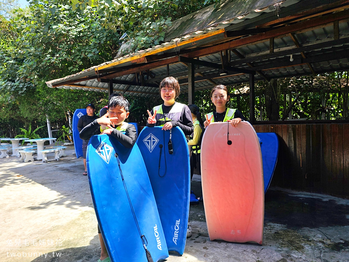 沙巴景點【海河灣 River Bay Beach】最美天空之鏡海灘，香蕉船、自助餐、蠟染DIY一日遊 @兔兒毛毛姊妹花