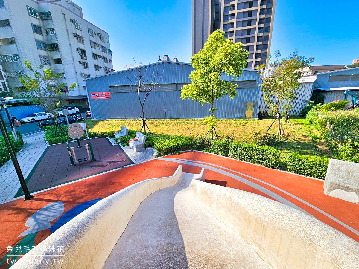 鶯歌景點【尖福公園】繽紛陶壺地景遊戲場，2.6米高陶壺溜滑梯超吸睛 @兔兒毛毛姊妹花