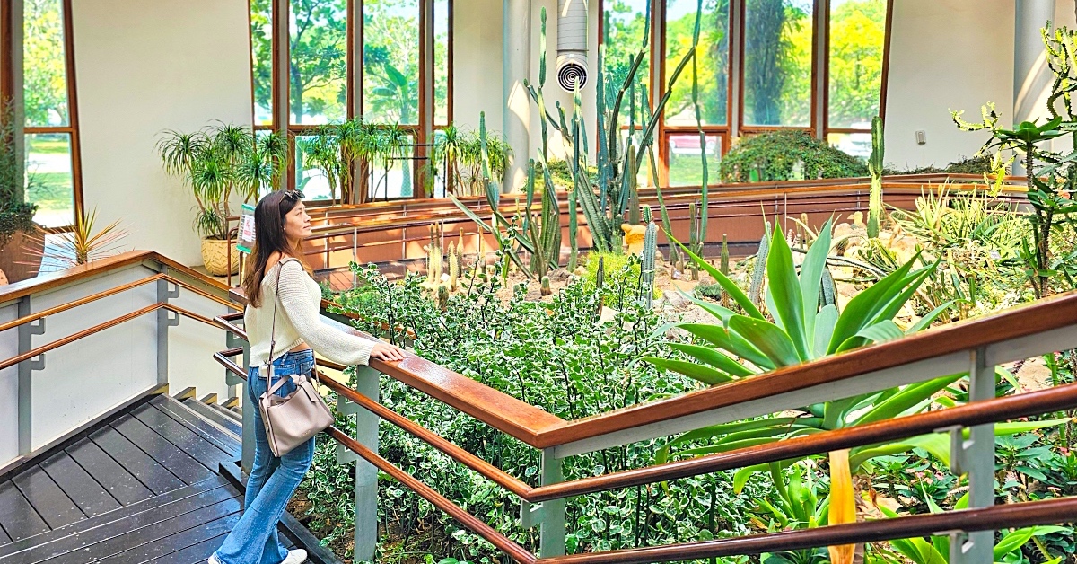 台北免費景點「台北典藏植物園」都市玻璃屋森林秘境，遮陽躲雨吹冷氣免門票室內景點 @兔兒毛毛姊妹花