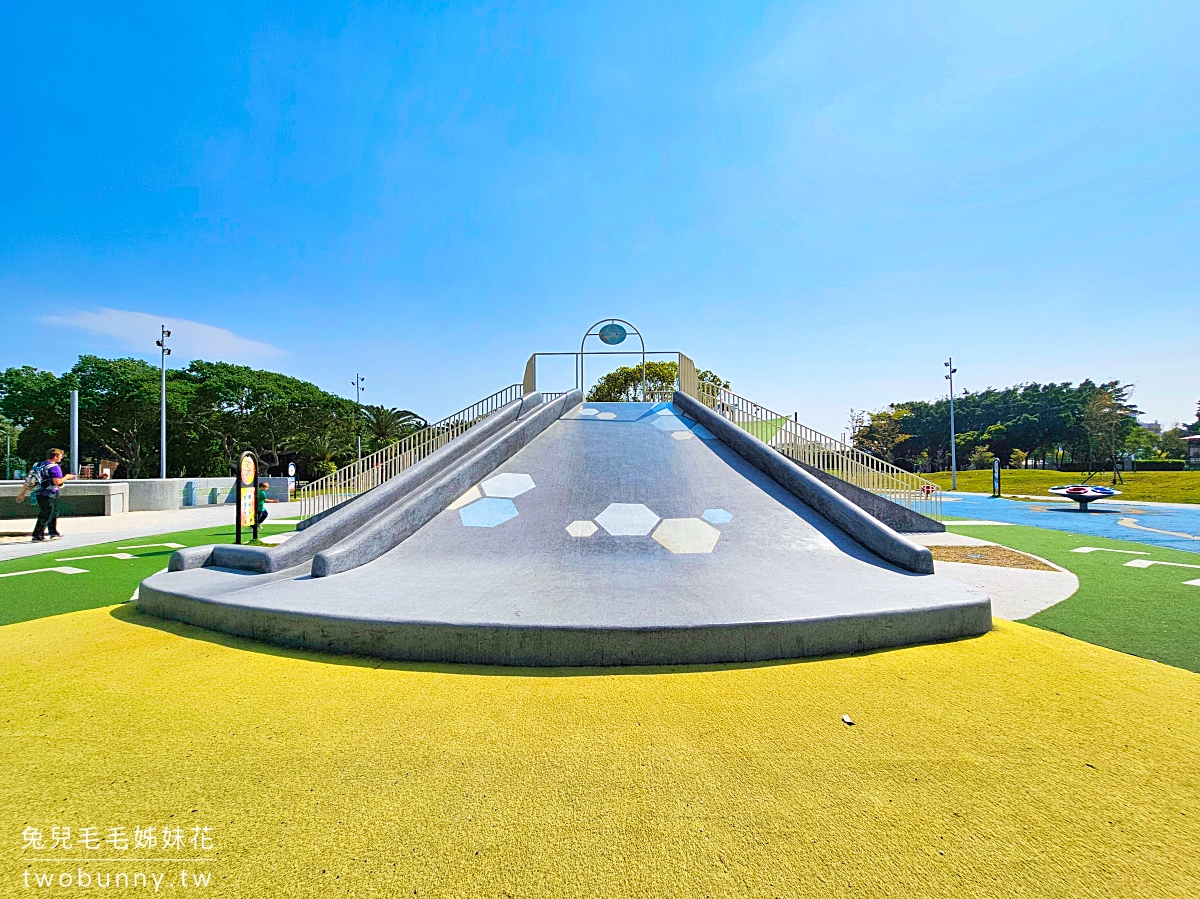 新生公園地球旅行遊戲場｜台北特色公園高難度攀爬雙塔溜滑梯，玩設施還能看飛機 @兔兒毛毛姊妹花