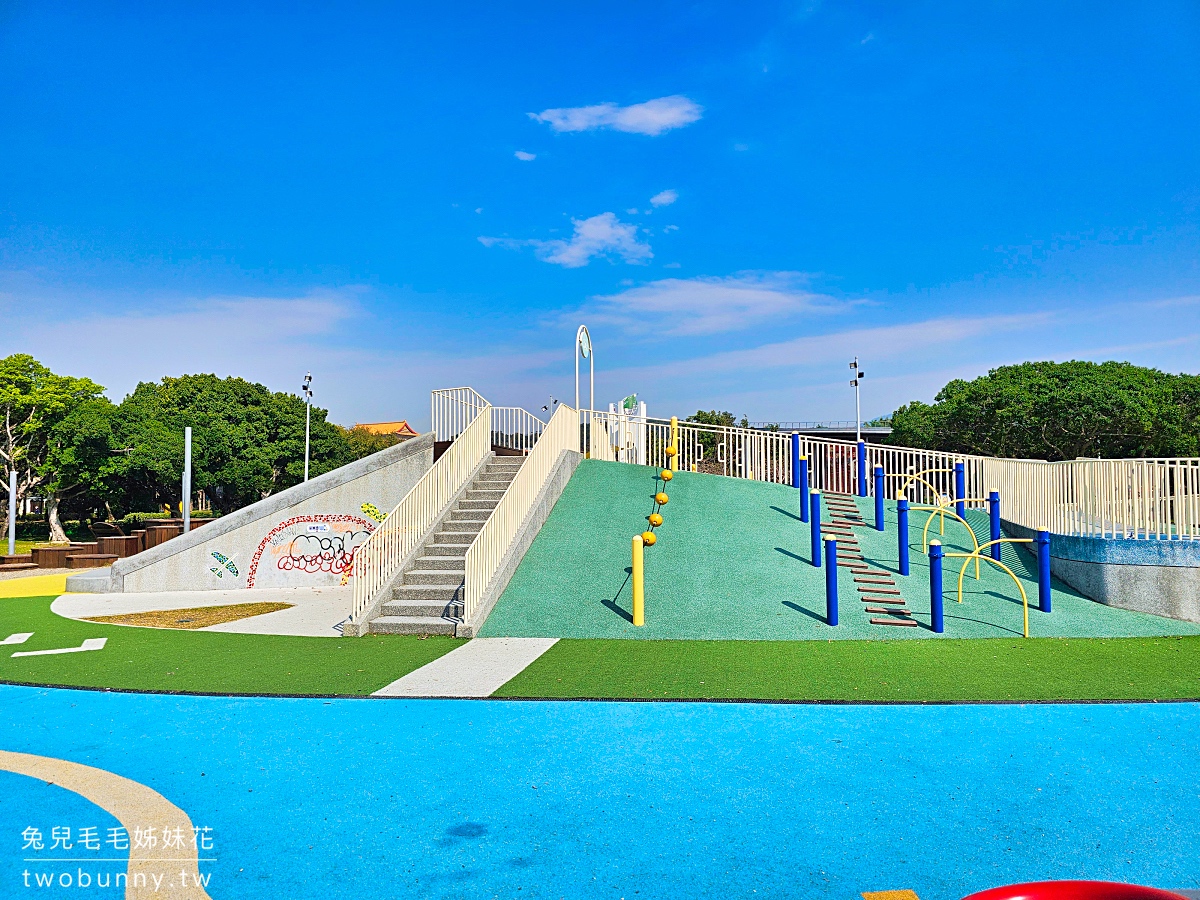 新生公園地球旅行遊戲場｜台北特色公園高難度攀爬雙塔溜滑梯，玩設施還能看飛機 @兔兒毛毛姊妹花