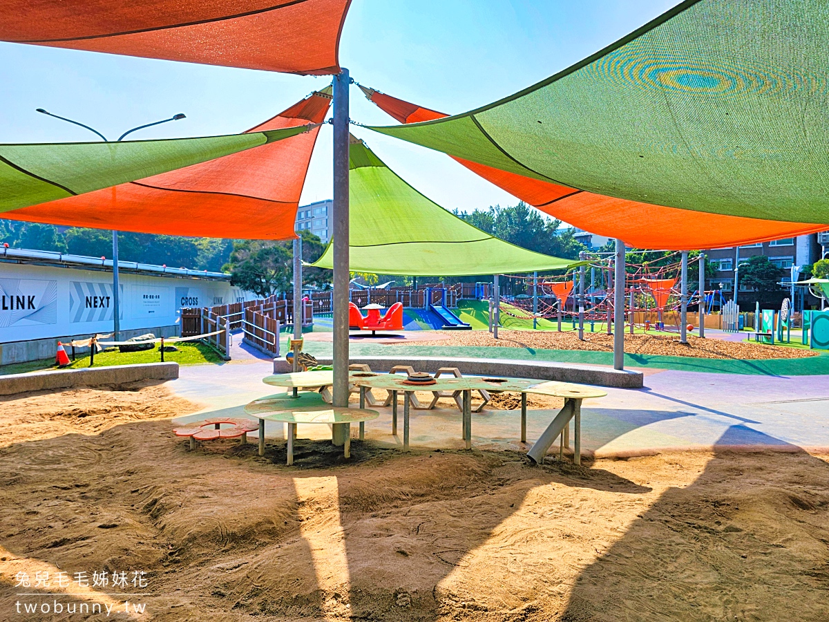 圓山花博公園舞蝶共融遊戲場｜蝴蝶主題台北特色公園，溜滑梯、大沙坑，還能看飛機 @兔兒毛毛姊妹花