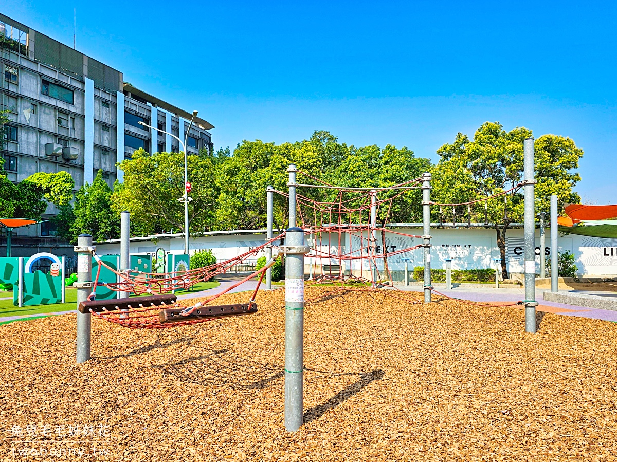 圓山花博公園舞蝶共融遊戲場｜蝴蝶主題台北特色公園，溜滑梯、大沙坑，還能看飛機 @兔兒毛毛姊妹花