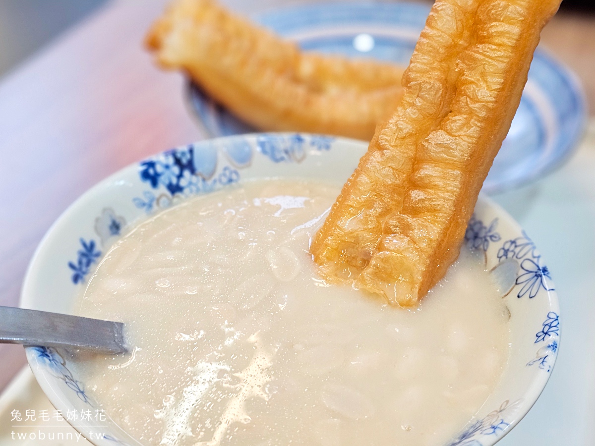 新營豆花｜大橋頭延三夜市連周杰倫、五月天都愛的豆花店，焦香豆花配杏仁茶一絕 @兔兒毛毛姊妹花