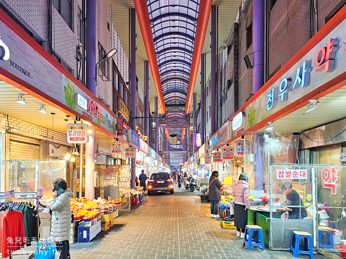 富平罐頭市場｜釜山最好逛夜市美食推薦～魚板、烤腸、巨人炸雞都必吃｜부평깡통시장 @兔兒毛毛姊妹花