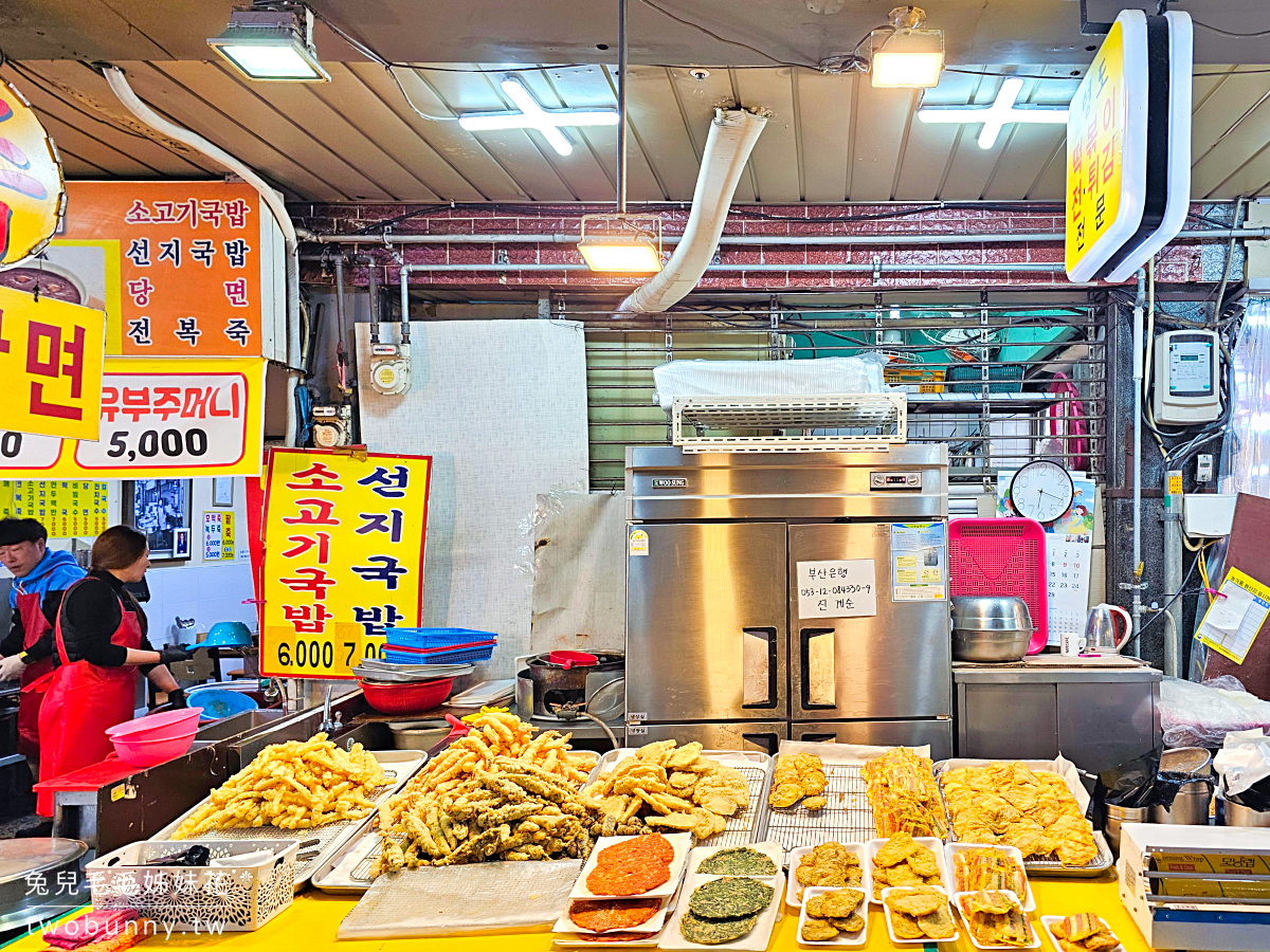 富平罐頭市場｜釜山最好逛夜市美食推薦～魚板、烤腸、巨人炸雞都必吃｜부평깡통시장 @兔兒毛毛姊妹花