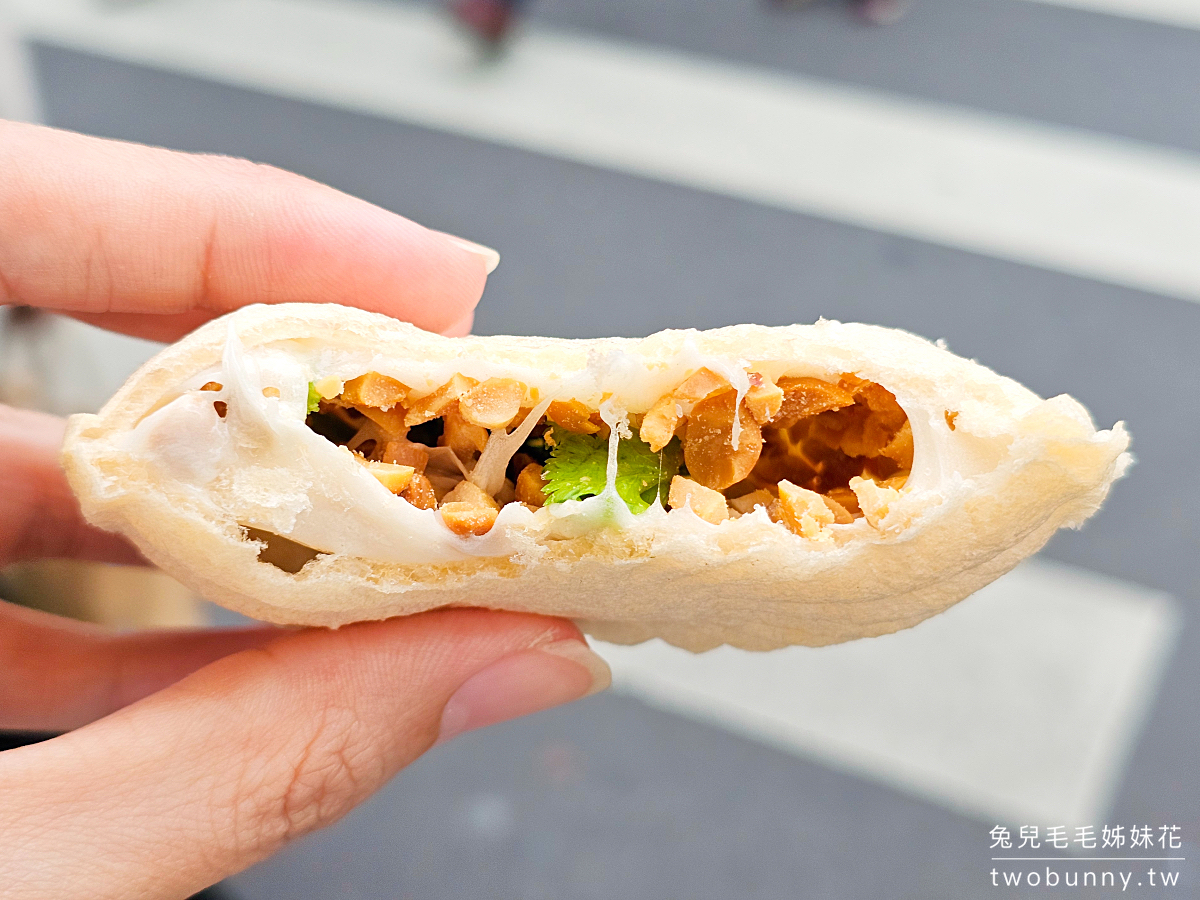 桂紅茯苓糕麥芽糖｜新竹城隍廟必吃美食，女神 Hebe 也愛的白色麥芽餅 @兔兒毛毛姊妹花