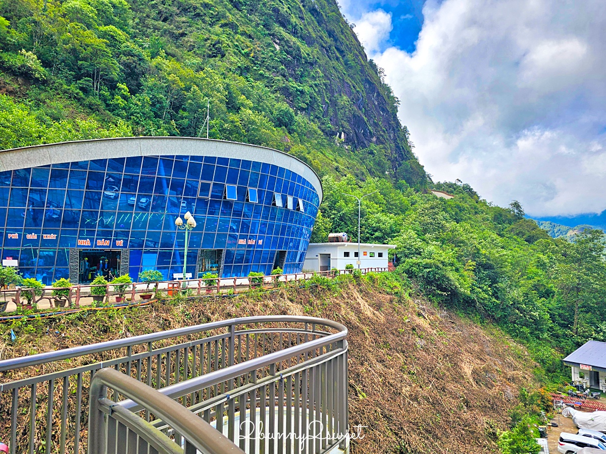 北越沙壩最新景點「龍雲玻璃天空步道」海拔2200米高山上的548公尺玻璃橋太壯觀 @兔兒毛毛姊妹花