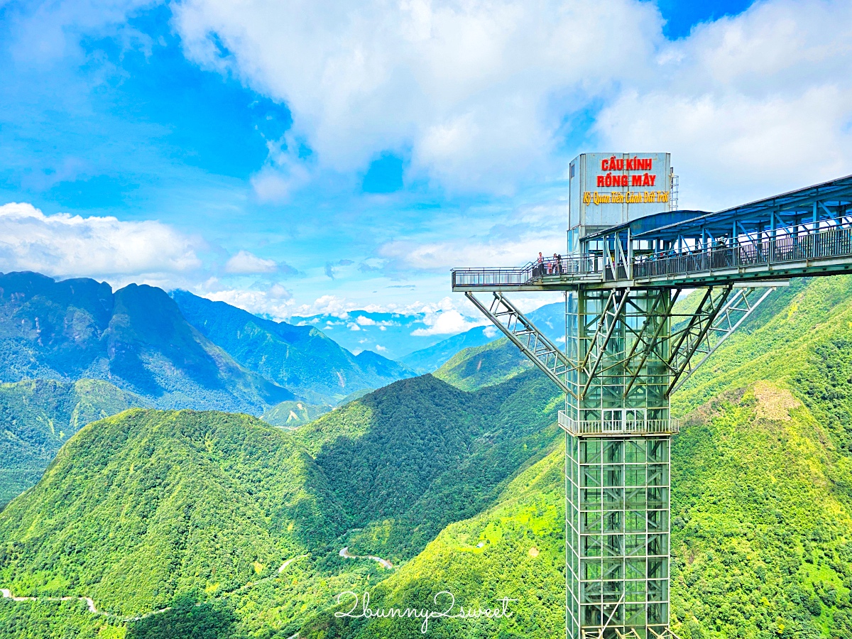 北越沙壩最新景點「龍雲玻璃天空步道」海拔2200米高山上的548公尺玻璃橋太壯觀 @兔兒毛毛姊妹花