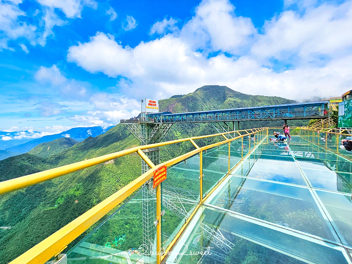 北越沙壩最新景點「龍雲玻璃天空步道」海拔2200米高山上的548公尺玻璃橋太壯觀 @兔兒毛毛姊妹花