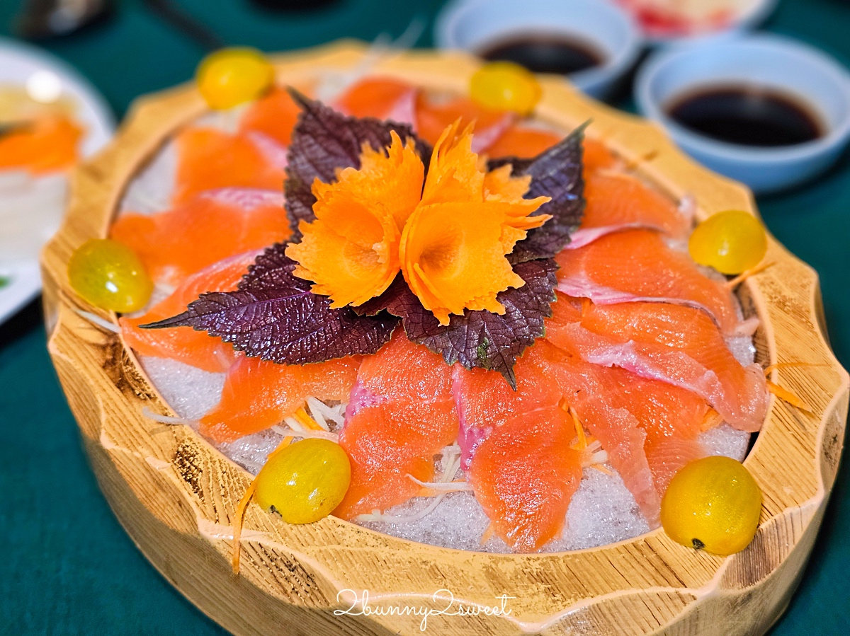 Red Dzao House｜北越沙壩必吃美食紅瑤族風味餐，鮭魚生魚片、鱘龍魚火鍋、竹筒糯米飯 @兔兒毛毛姊妹花