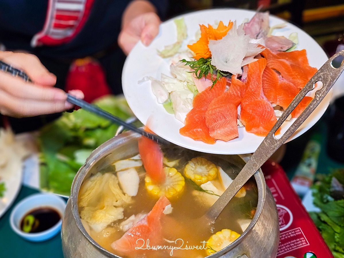 Red Dzao House｜北越沙壩必吃美食紅瑤族風味餐，鮭魚生魚片、鱘龍魚火鍋、竹筒糯米飯 @兔兒毛毛姊妹花