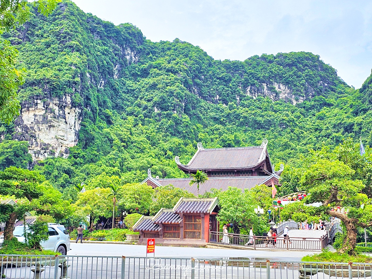 陸龍灣長安生態保護區｜北越寧平必訪陸上下龍灣，搭乘舢舨船欣賞珍奇喀斯特地形岩溶地貌