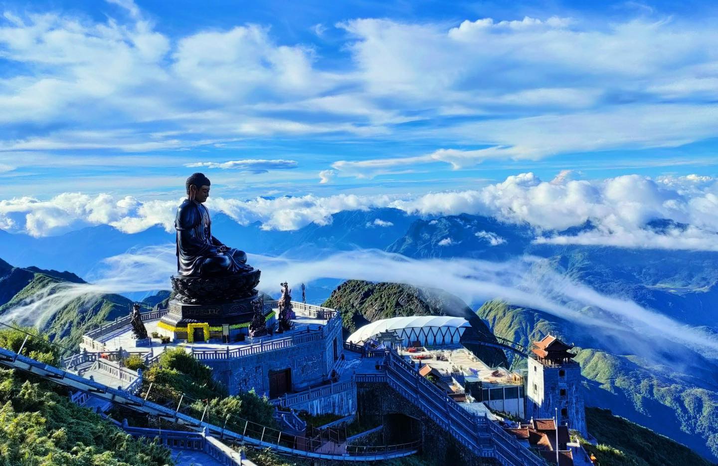 沙壩太陽世界番西邦傳奇｜搭乘芒花登山列車、番西邦傳奇纜車 20 分鐘輕鬆攻頂越南最高峰 @兔兒毛毛姊妹花