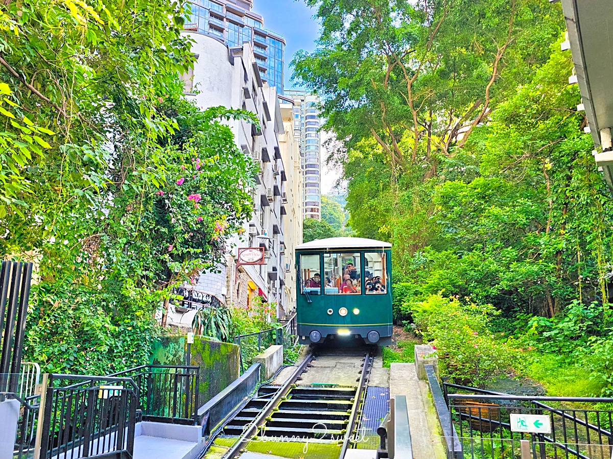 香港太平山這樣玩｜搭百年交通工具「山頂纜車」欣賞維多利亞港美景、逛杜莎夫人蠟像館 @兔兒毛毛姊妹花