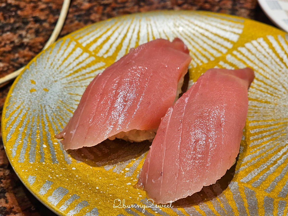 橫濱美食「三浦三崎港」日本必吃平價迴轉壽司，海鮮食材爆滿像山一樣高～CP值爆表 @兔兒毛毛姊妹花