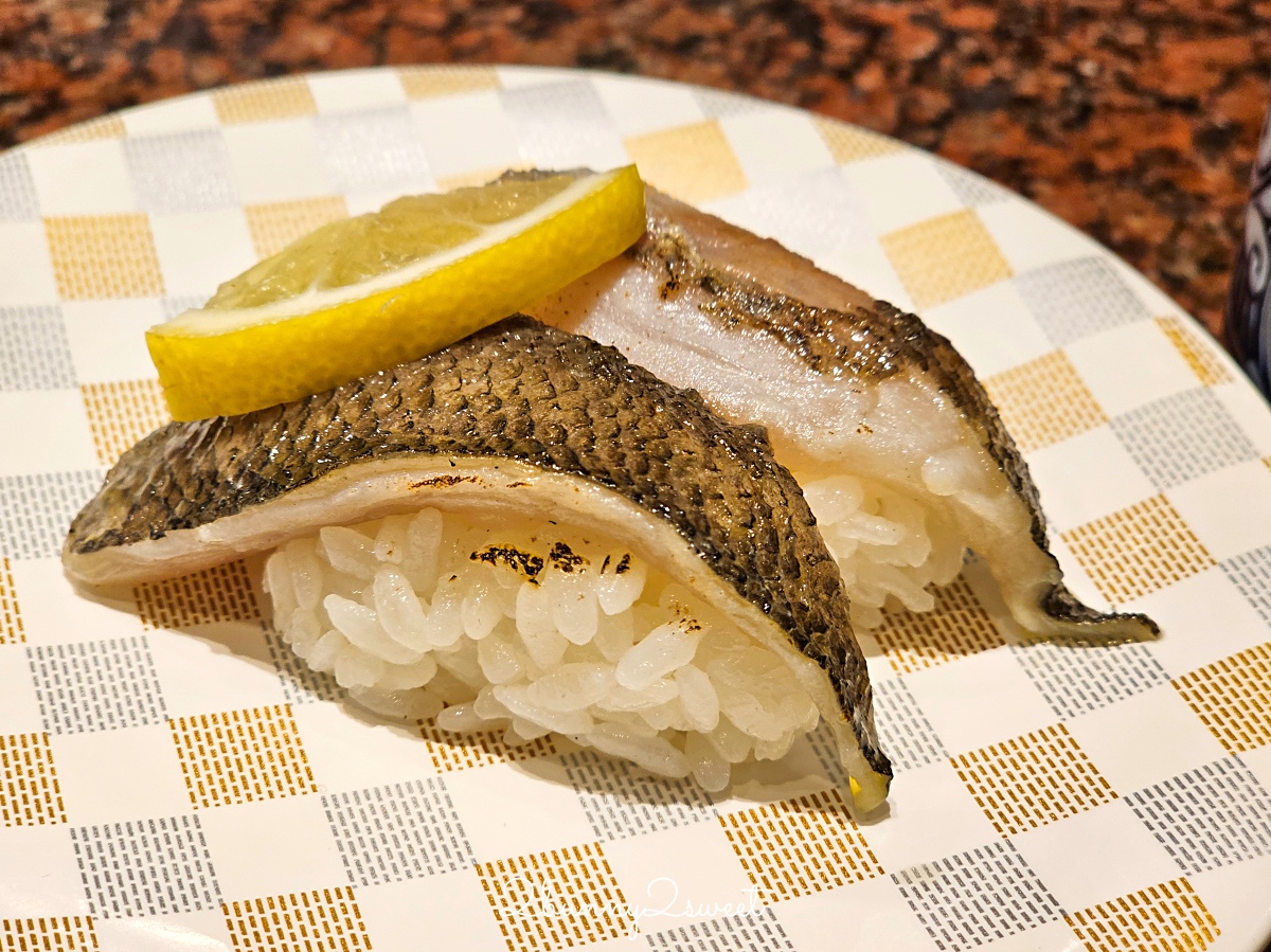 橫濱美食「三浦三崎港」日本必吃平價迴轉壽司，海鮮食材爆滿像山一樣高～CP值爆表 @兔兒毛毛姊妹花