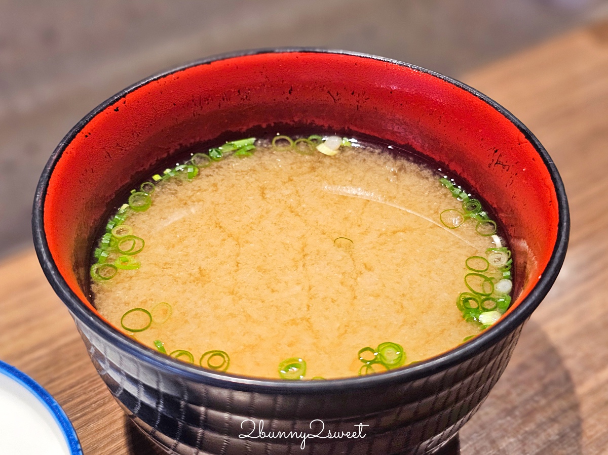 東京美食「大和壽司」豐洲市場必吃無菜單板前壽司店，食材新鮮好吃、師傅熱情互動超難忘 @兔兒毛毛姊妹花