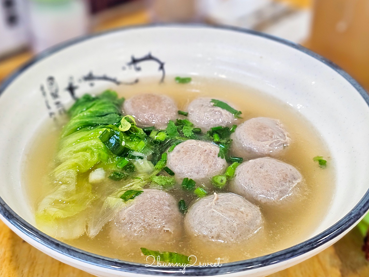 香港美食「德發牛丸粉麵」尖沙咀必吃平價大排檔美食，超彈牙口感彷彿食神撒尿牛丸再現 @兔兒毛毛姊妹花